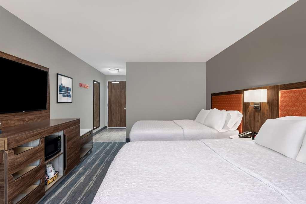 Hampton & Hotel