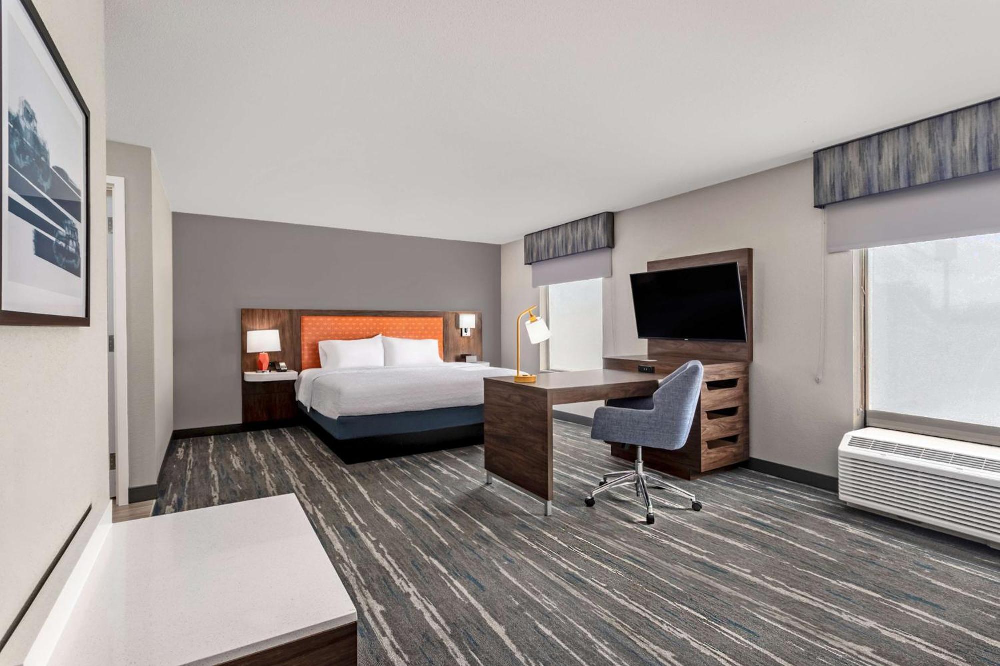 Hampton & Hotel 3*