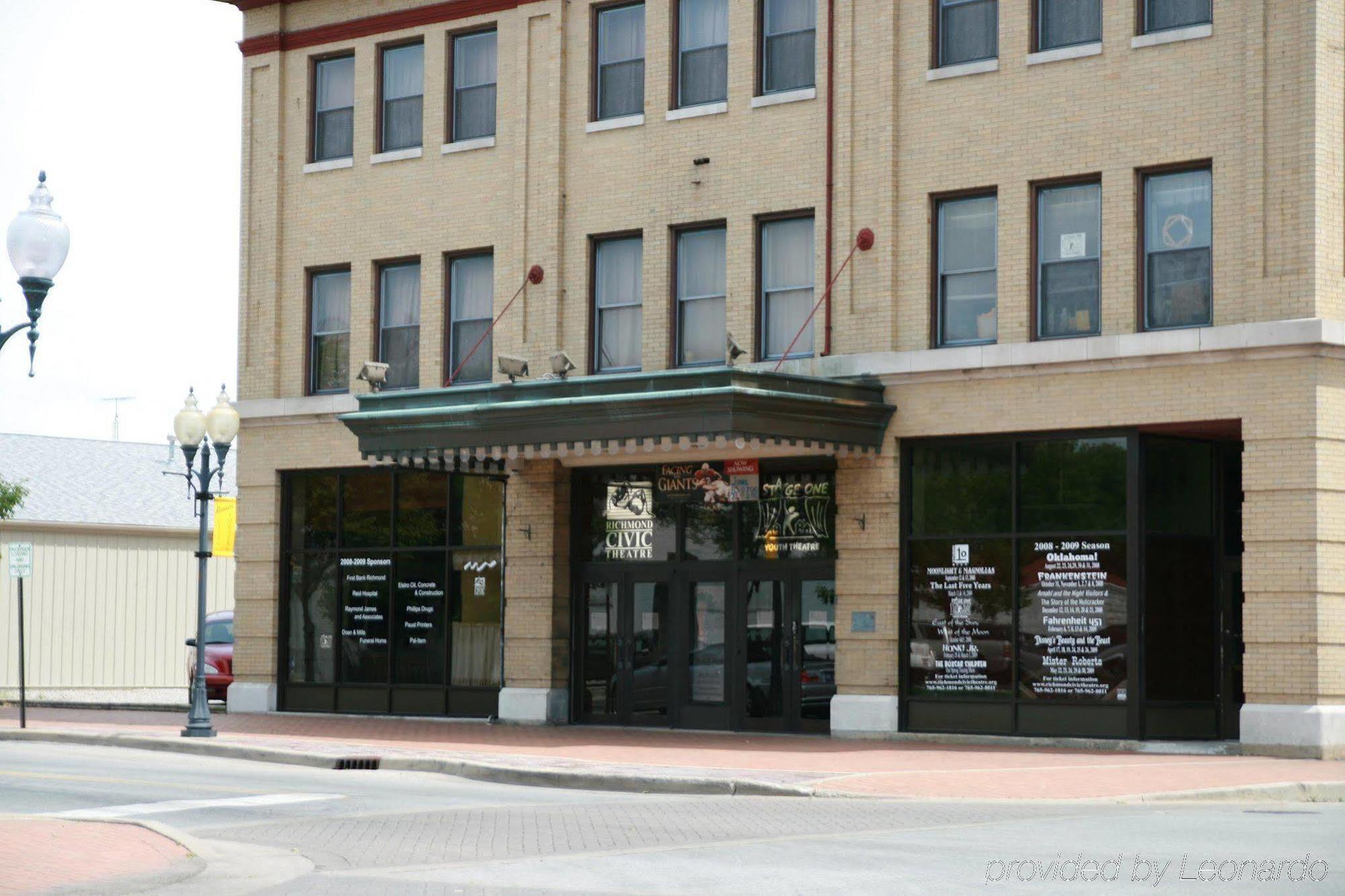 Hampton & Hotel